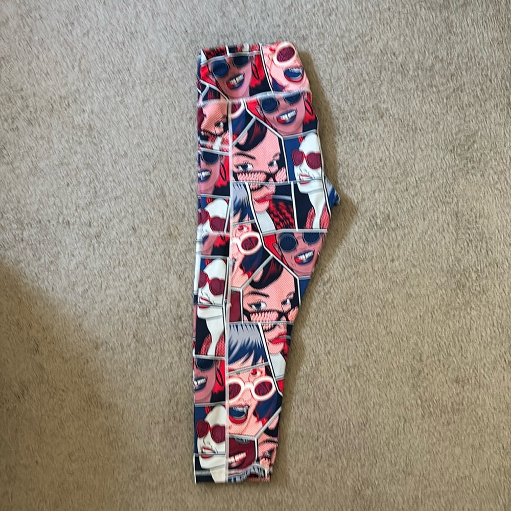 Constantly Varied Gear Pop Art Capri Leggings size L
